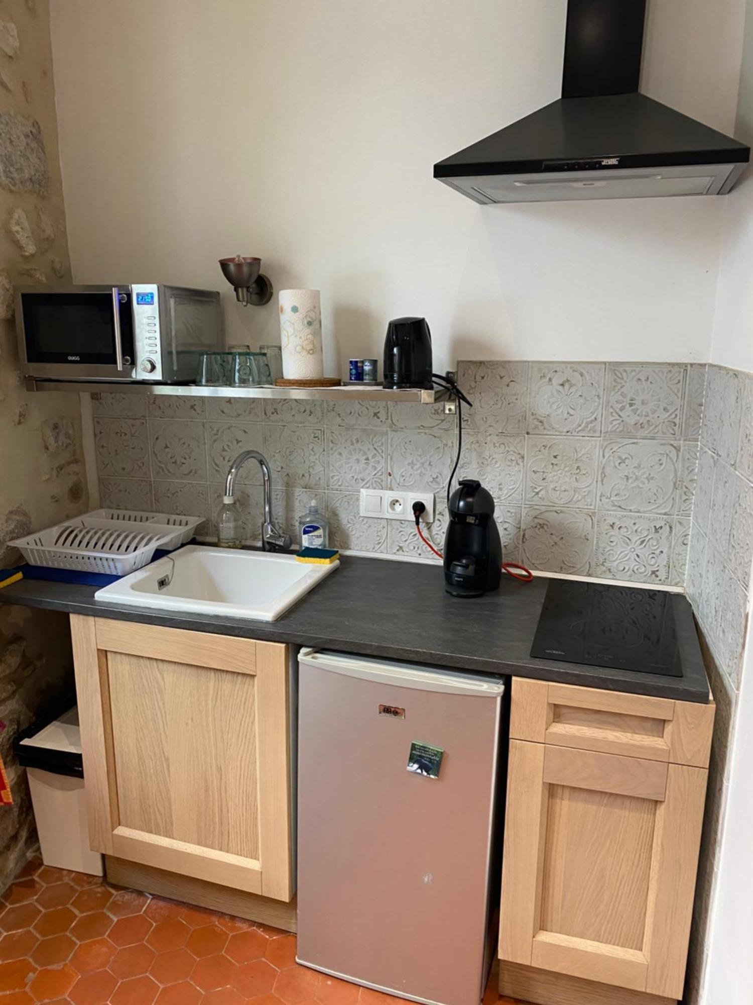 Appartement Avec Grande Cour Et Bassin *